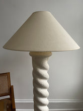 Load image into Gallery viewer, Spiral Plaster Floor Lamp
